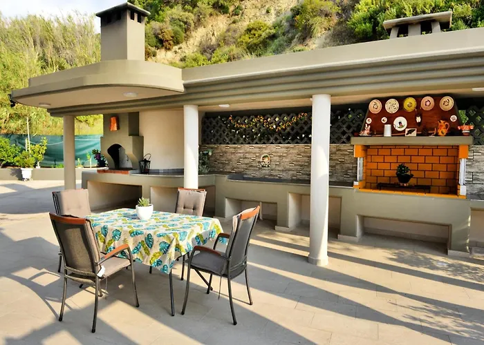 Elegant With Pool & Garden In Eleousis