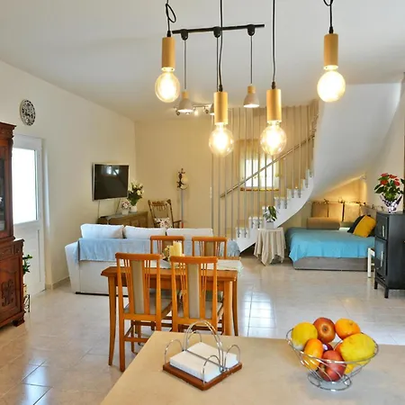 Elegant With Pool & Garden In Eleousis *