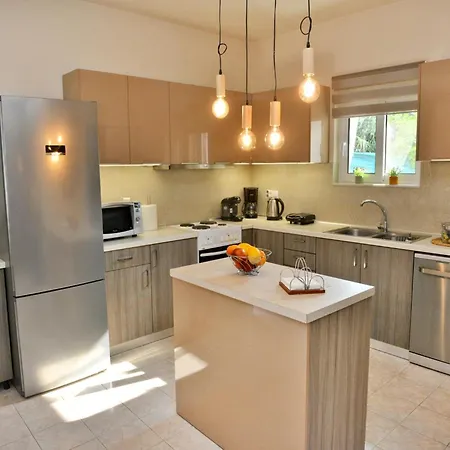 Elegant With Pool & Garden In Eleousis Villa Kalithies