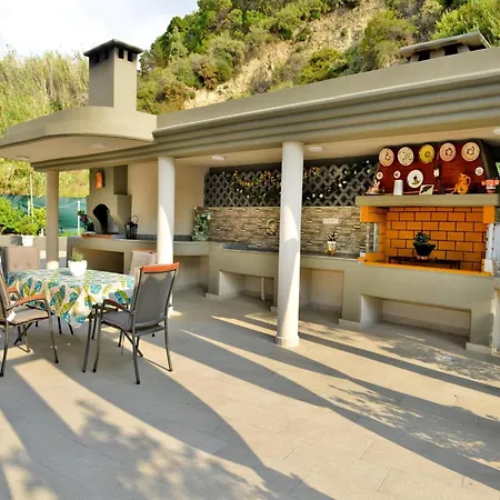 Elegant With Pool & Garden In Eleousis Villa