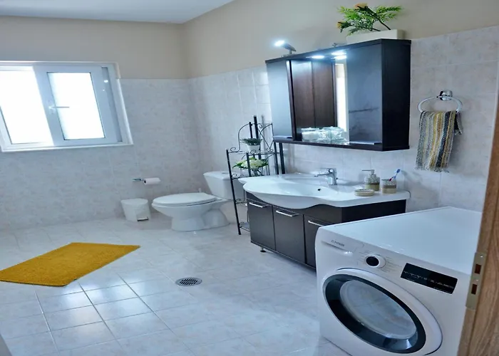 Elegant With Pool & Garden In Eleousis Villa *