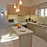 Elegant With Pool & Garden In Eleousis וילה קאליתיאס