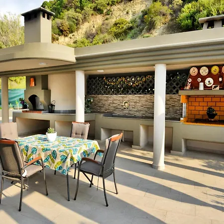 Elegant With Pool & Garden In Eleousis