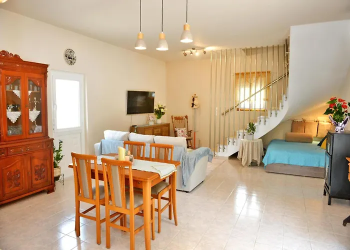 Elegant With Pool & Garden In Eleousis * Kalithies