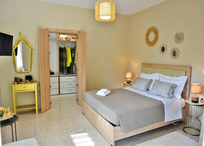 Elegant With Pool & Garden In Eleousis Villa Kalithies