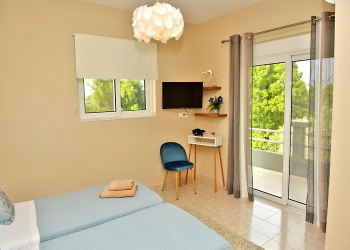 Elegant With Pool & Garden In Eleousis فيلة