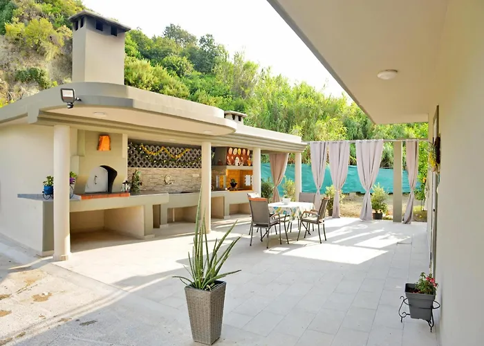 فيلة Elegant With Pool & Garden In Eleousis