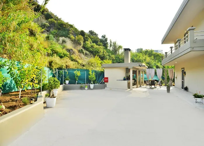 Elegant With Pool & Garden In Eleousis فيلة Kalithies